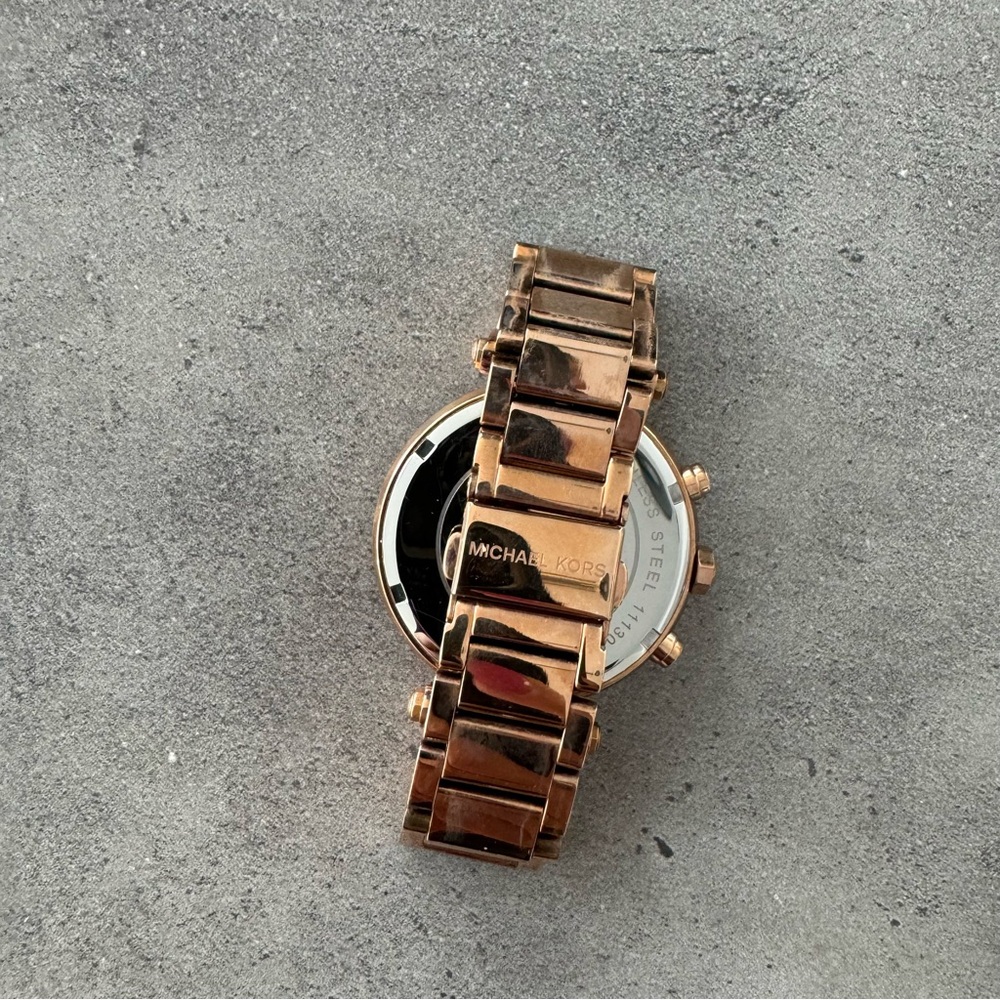 MICHAEL KORS ROSEGOLD WATCH - Picture 4 of 6